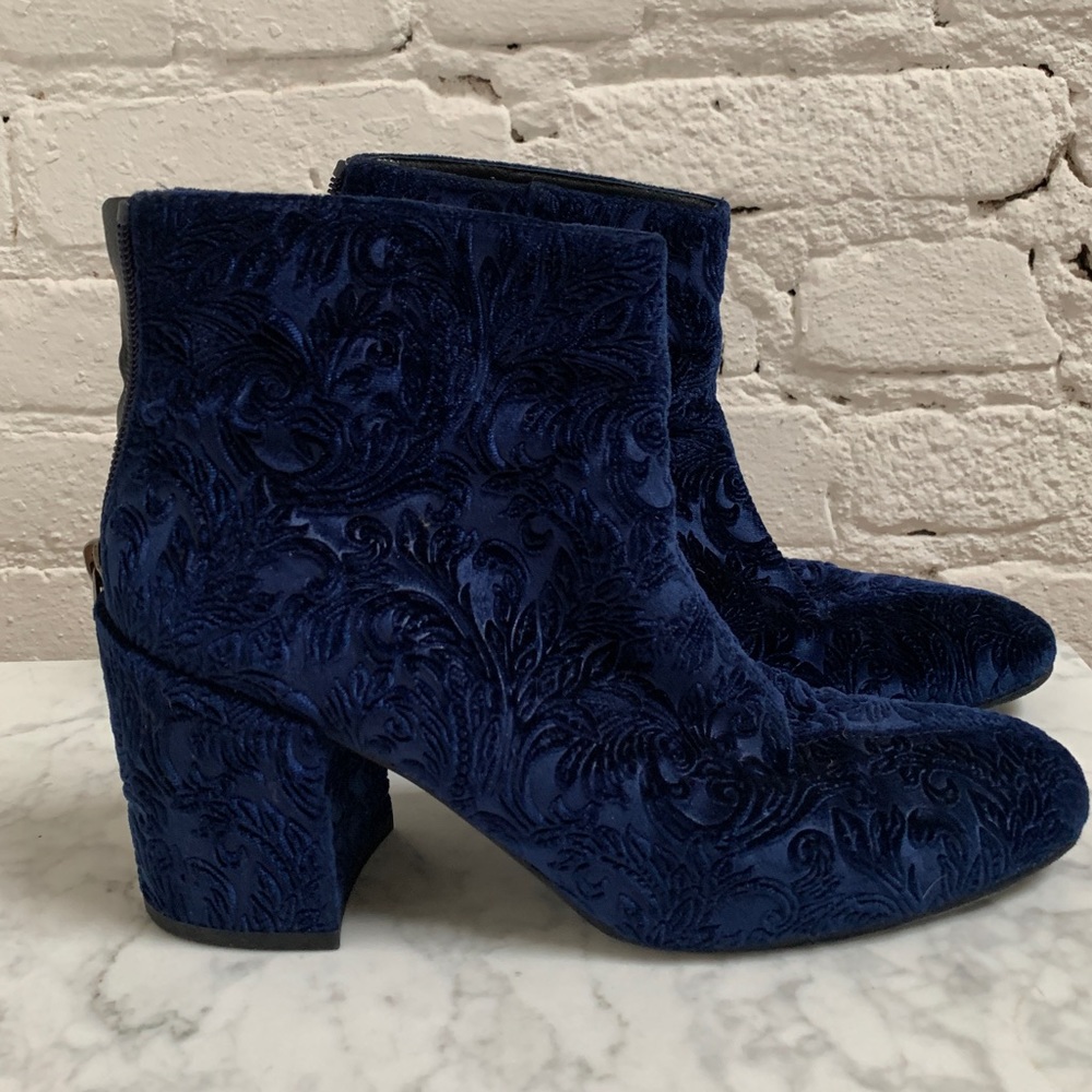 Stuart Weitzman indigo booties. Perfect condition